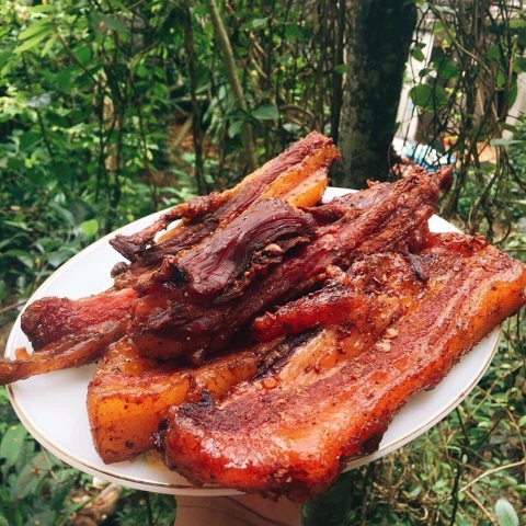 Thịt Lợn Ba Chỉ Hun Khói (Gác Bếp)