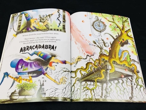 Winnie the Witch Collection  –  Sách nhập (Bộ 14 cuốn – Khổ to A4)