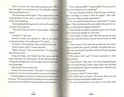 The Land of Stories Series Collection Deluxe Boxset (Sách nhập) – 6 cuốn + File Mp3