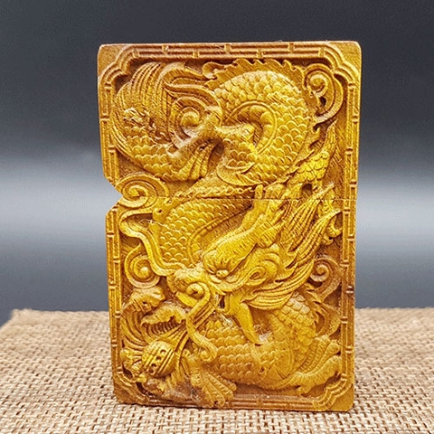 Bật lửa xăng đá vỏ gỗ khắc rồng Chief CF1049