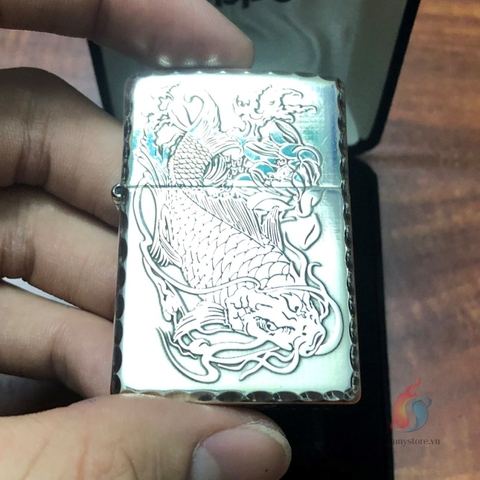 Zippo Bạc khối Cá chép Ao Sen Khắc Viền 2 Mặt