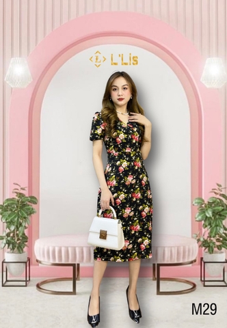 Đầm mango đen hoa đỏ, cổ đắp chéo tay ngắn