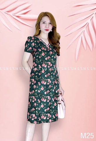 Đầm suông lụa xanh hoa hồng, cổ tim, tay ngắn nhún vai