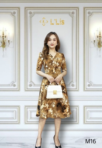 Đầm hoa vàng, cổ tim tay lỡ