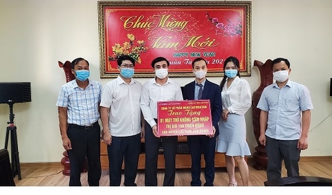 Tặng 01 máy thở cho Trung tâm y tế huyện Lục Nam, tỉnh Bắc Giang