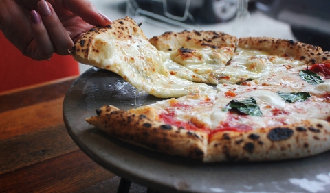 Đôi Nét Về Món Pizza Trong Văn Hoá Ẩm Thực Của Mỹ