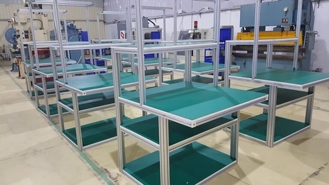 Địa chỉ cung cấp bàn thao tác khung nhôm định hình ở Hà Nội