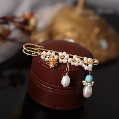 Trâm, Ghim Cài Kim Băng HimHip Hoa Kết Trai Thanh Lịch HKCC Mix Trai 1.5x7cm