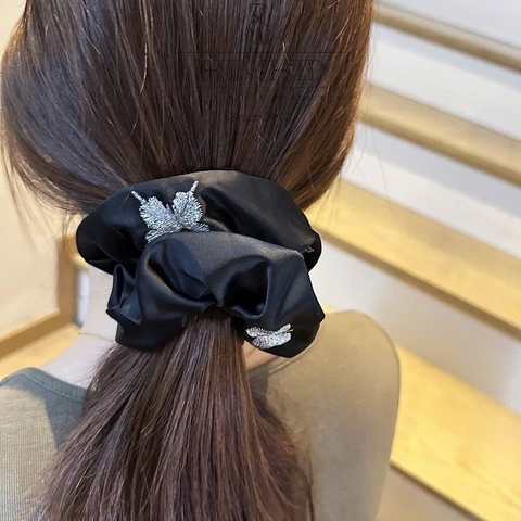 Scrunchies HimHip Thêu Họa Tiết Bướm Bạc Sang Trọng
