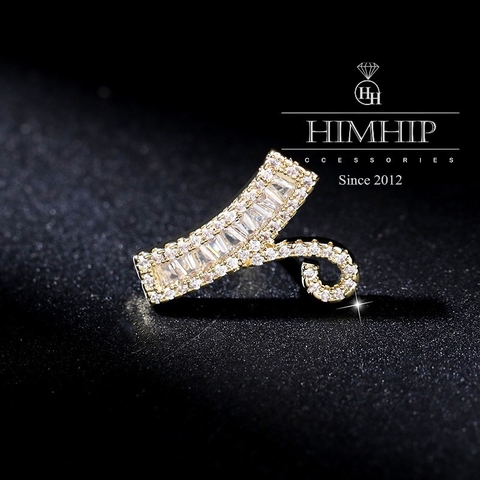 Pin Cài Áo HimHip Chữ V Cách Điệu Sang Trọng HKCC Đính Phale 1,3*1,7cm