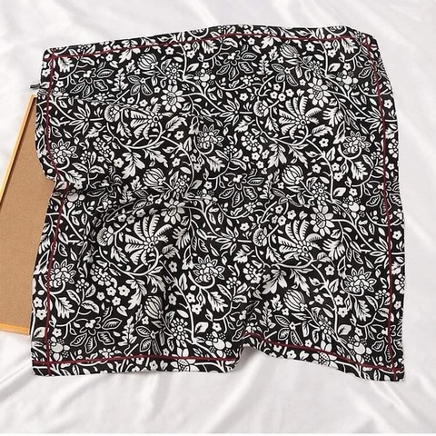 Set quà tặng khăn lụa vuông khổ 70 kèm cài khăn - 163 (giá đã bao gồm túi hộp, không kèm thiệp)