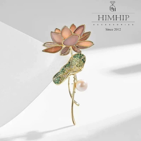 Trâm, Ghim Cài Áo HimHip Hoa Sen Duyên Dáng HKCC Đính Trai 6*3cm HPBD