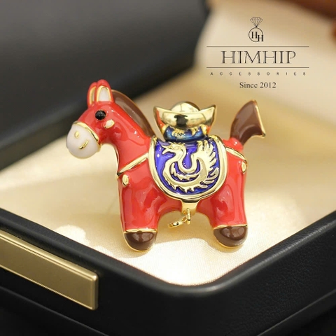 Trâm, Ghim Cài Áo HimHip HKCC Ngựa Tết Tài Lộc 3.5*4cm