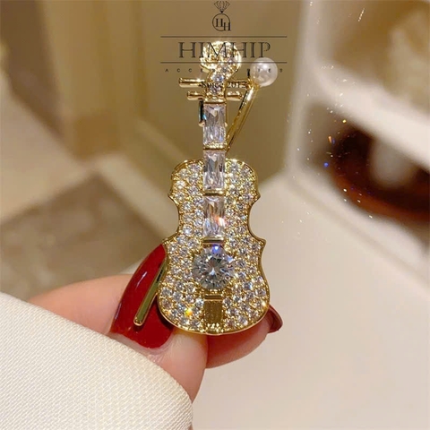Trâm, Ghim Cài Áo HimHip Cây Đàn HKCC Phale Phối Giả Trai Lấp Lánh 2x4.5cm nam nữ