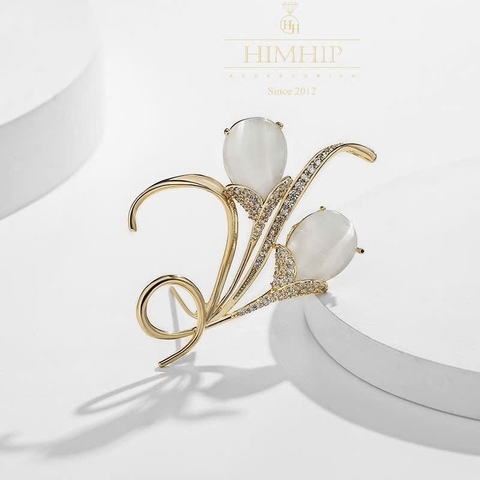 Trâm, Ghim Cài Áo HimHip HKCC Hoa Đá Mắt Mèo Xoắn Cành Đính Phale Lấp Lánh 5.8*4cm