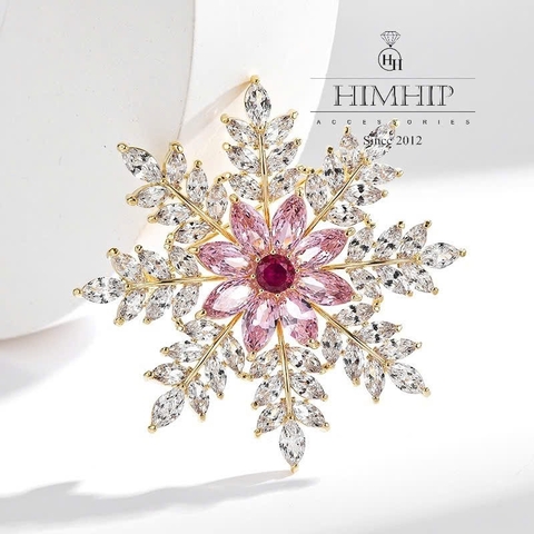 Trâm, Ghim Cài Áo HimHip HKCC Bông Tuyết Hồng Phối Viền Lá Trắng 4.5x4.5cm