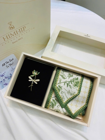 Set Quà 8/3 HimHip Khăn Lụa Tuban 125*7.4cm & Cài Áo Kèm Túi Hộp Thiệp - 371