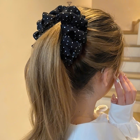 Kẹp Móc Dọc HimHip Composite Nếp Sóng Họa Tiết Chấm Bi 9.5x11.5cm