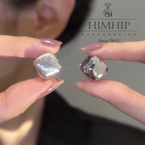 Khuyên Tai Nụ HimHip Mặt Vuông Màu Bạc Hai Mặt Cá Tính HKCC 1.5x1.5cm