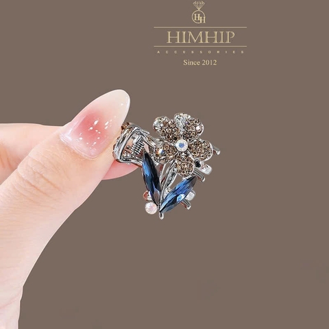 Kẹp Đỉnh HimHip Composite Hoa 5 Cánh Phối Lá Phale Lấp Lánh 2.8*3.2cm