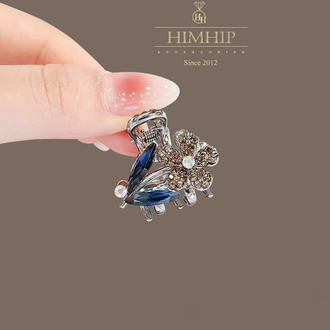 Kẹp Đỉnh HimHip Composite Hoa 5 Cánh Phối Lá Phale Lấp Lánh 2.8*3.2cm