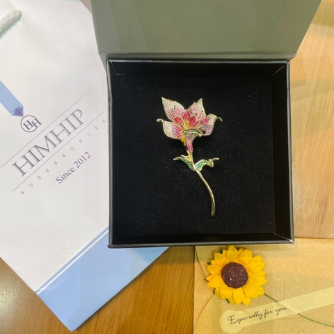 Trâm, Ghim Cài Áo HimHip Hoa Loa Kèn Sang Chảnh HKCC Đính Phale 7cm