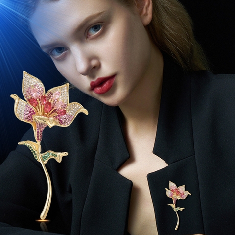 Trâm, Ghim Cài Áo HimHip Hoa Loa Kèn Sang Chảnh HKCC Đính Phale 7cm