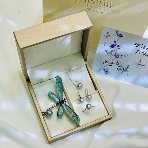 Set Quà Tết HimHip Yên Ngọc Thanh Đình (Dây Chuyền, Khuyên, Nhẫn Tinh Thể Trai 8Ly, Cài Áo Chuồn)