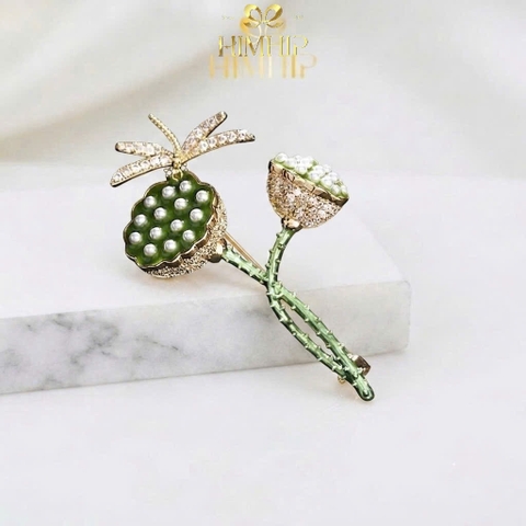 Trâm, Ghim Cài Áo HimHip HKCC Tịnh Tâm Sen 5.6x3.6cm
