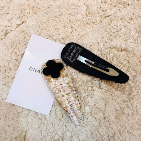 Kẹp Mái Bật HimHip Phối Vải Dạ Charm Hoa Thanh Lịch 3x8.5cm