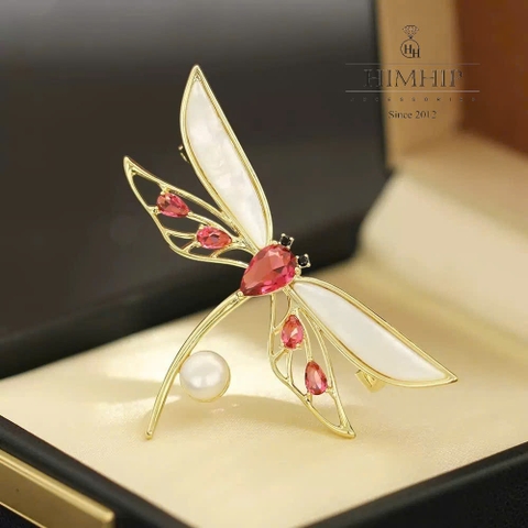 Trâm, Ghim Cài Áo HimHip HKCC Chuồn Chuồn Sương Mai 4*5.8cm