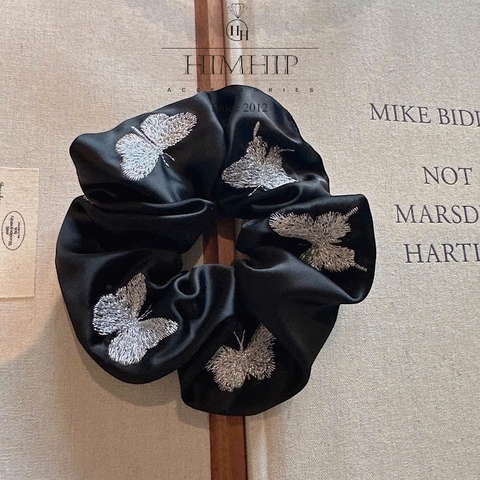 Scrunchies HimHip Thêu Họa Tiết Bướm Bạc Sang Trọng