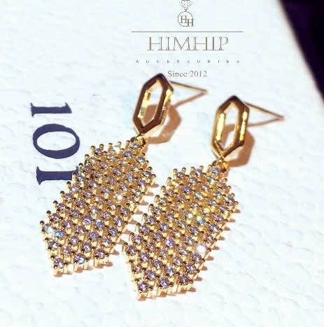 Khuyên Tai Ngắn HimHip Mặt Lục Giác Sang Trọng HKCC Đính Phale 4.1x1.1cm