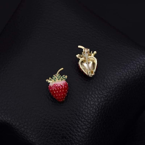 Pin Cài Áo HimHip Trái Dâu Tây Đáng Yêu HKCC Phủ Bóng 1*1,8cm