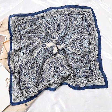 Set Quà HimHip Khăn Lụa Vuông 70x70cm & Cài Áo Kèm Túi Hộp Thiệp - 534