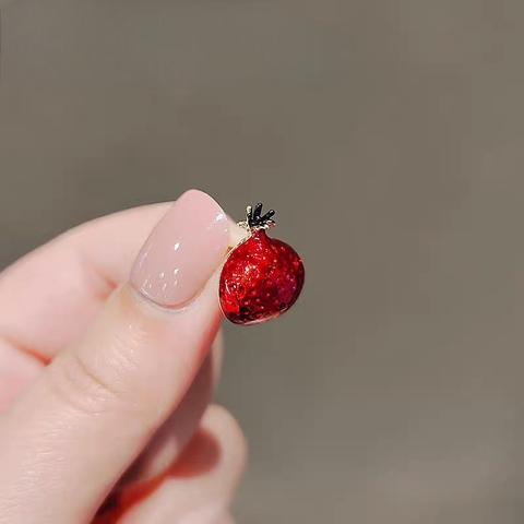 Pin Cài Áo HimHip Trái Lựu Đỏ Đáng Yêu HKCC Phủ Bóng 1,5cm