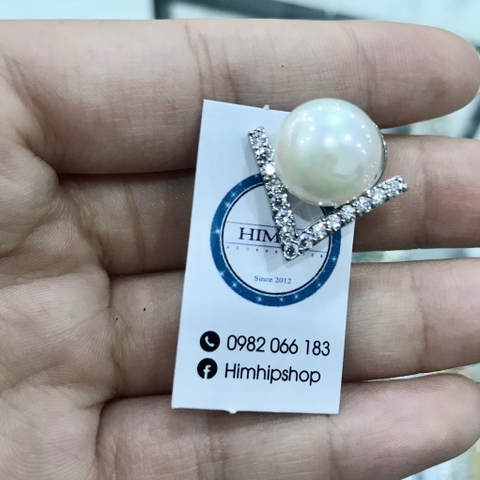 Pin Cài Áo HimHip Chữ V Thanh Lịch HKCC Mix Trai 2cm