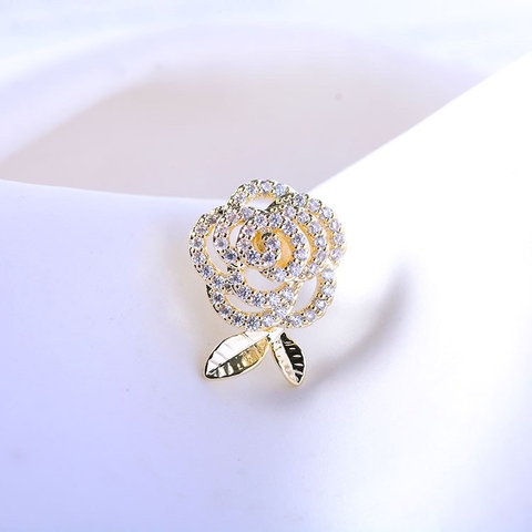 Pin Cài Áo HimHip Hoa Hồng Xoắn Lá Vàng Nữ Tính HKCC Đính Phale 1.5cm