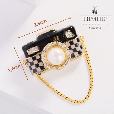 Trâm, Ghim Cài Áo HimHip Máy Ảnh Phối Dây Xích Xinh Xắn HKCC Mix Trai 2,5*1,6cm