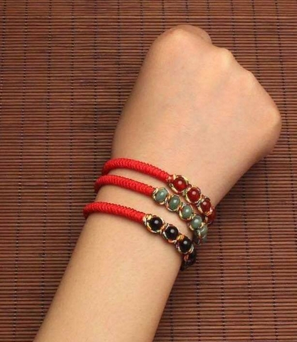 Vòng tay dây bện đỏ 6 hạt ngọc