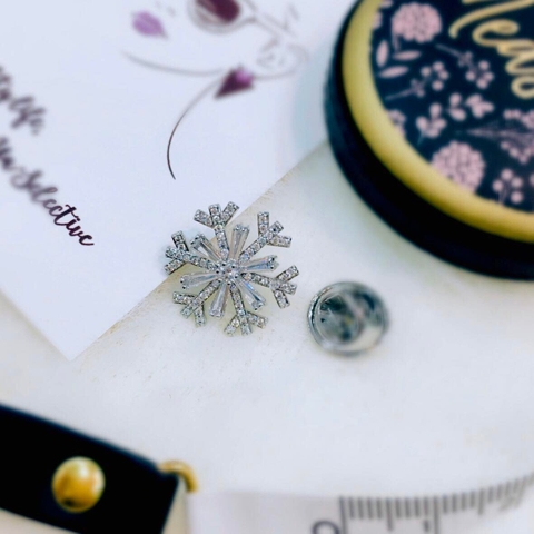 [Noel] Pin Cài Áo HimHip Hoa Tuyết 6 Cánh Sang Trọng HKCC Đính Phale 1.8 cm