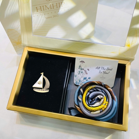 Set Quà HimHip 20/11 Khăn Lụa Cao Cấp 65*65cm & Cài Áo Kèm Túi Hộp Thiệp - 1115