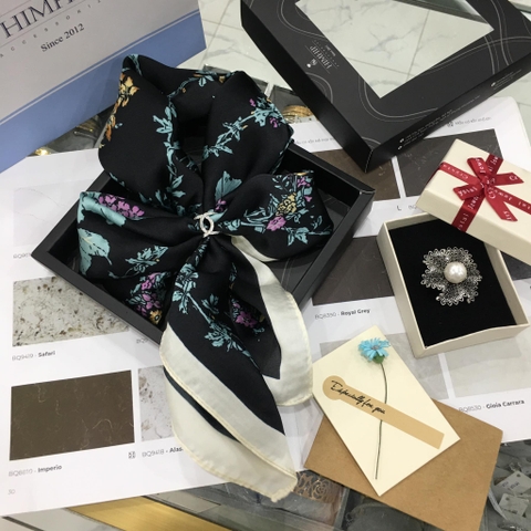 Set quà tặng khăn lụa vuông 70 kèm cài khăn ( không bao gồm cài khăn)