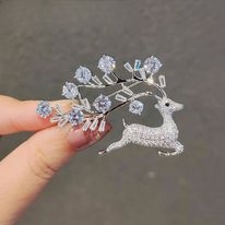 Trâm, Ghim Cài Áo HimHip Hươu Phối Cành Lá Độc Đáo HKCC Đính Phale 4*5 cm