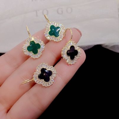 Khuyên Tai Ngắn HimHip Hoa 4 Cánh Viền Vàng Sang Trọng HKCC Đính Phale