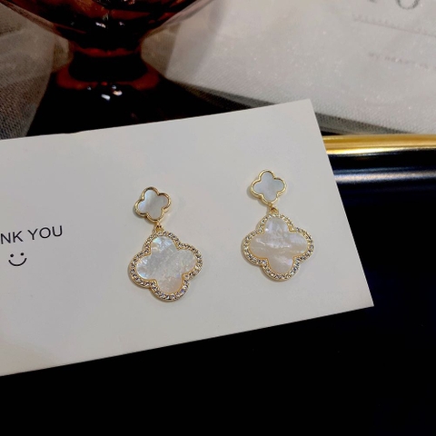 Khuyên tai hợp kim cao cấp hoa 4 cánh khảm trai quý phái