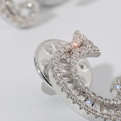 Pin Cài Áo HimHip Chữ C Sang Trọng HKCC Đính Phale 2cm