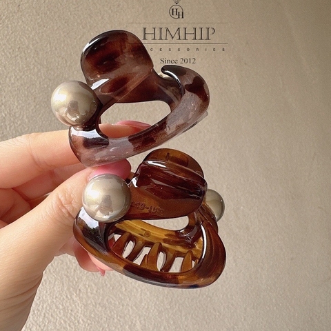 Kẹp Càng Cua HimHip Composite Đính Hạt Trai Tròn Hình Ốc Nữ Tính 4.7x5.2cm - Nâu Đậm