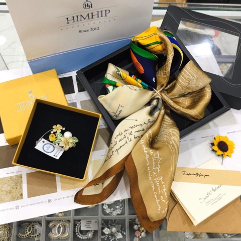 Set Quà Himhip Khăn Lụa Cao Cấp 65*65cm & Cài Khăn Kèm Túi Hộp Thiệp (Không Kèm Cài Áo) -180