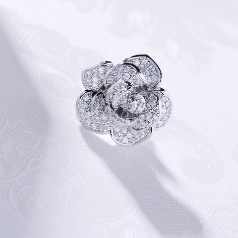 Pin Cài Áo HimHip Hoa Hồng Trắng Sang Trọng HKCC Đính Phale 1.9 cm